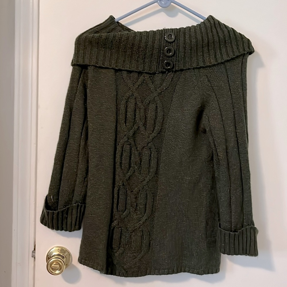 Green turtle neck sweater